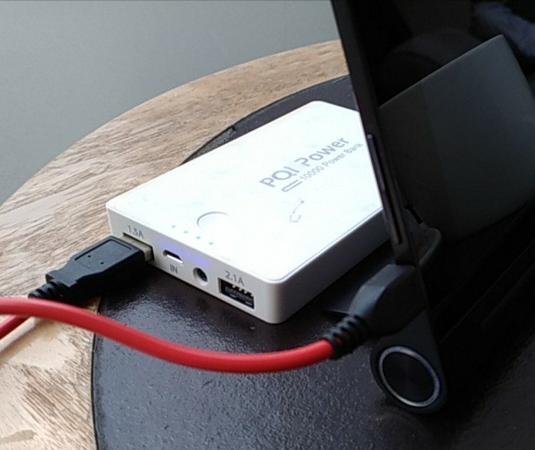 タブレットＰＣを持ち歩くことの最大のメリット【USBからの電源供給】