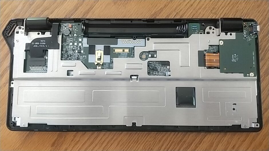 裏蓋を開けたDM100